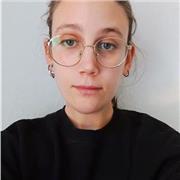 Titulación universitaria en alemán, inglés, italiano. Doctoranda en lingüística y pedagogía